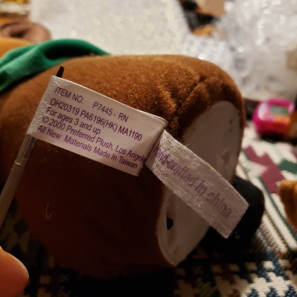 Christmas Singing  Reindeer - Picture 9 of 10